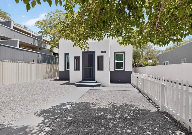 Photo 2 of Single family home for sale at 322 Princeton Dr Se, Albuquerque, NM 87106 | MLS# 1105991 | Listing updated on 2026-08-26