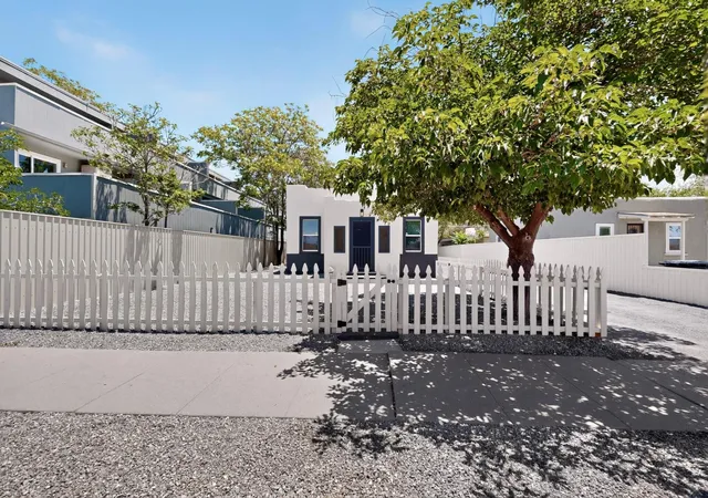 Photo 2 of Single family home for sale at 322 Princeton Dr SE, Albuquerque, NM 87106 | MLS# 1105991 | Listing updated on 2026-08-26