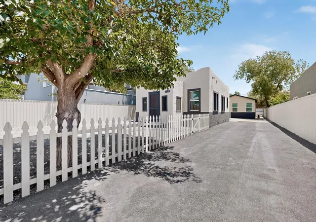 Photo 3 of Single family home for sale at 322 Princeton Dr SE, Albuquerque, NM 87106 | MLS# 1105991 | Listing updated on 2026-08-26