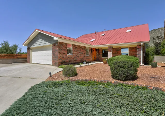 Photo 2 of Single family home for sale at 2712 Eastridge Dr Ne, Albuquerque, NM 87112 | MLS# 1106017 | Listing updated on 2026-08-23