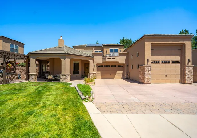 Photo 1 of Single family home for sale at 323 Nuevo Hacienda Ln Nw, Los Ranchos, NM 87107 | MLS# 1106061 | Listing updated on 2026-07-30