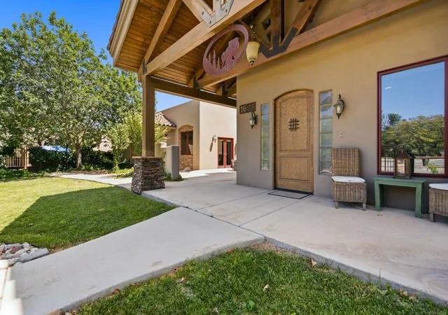 Photo 2 of Sale Pending at 1508 Douglas Macarthur Rd NW, Albuquerque, NM 87107 | MLS# 1106062 | Listing updated on 2026-08-18