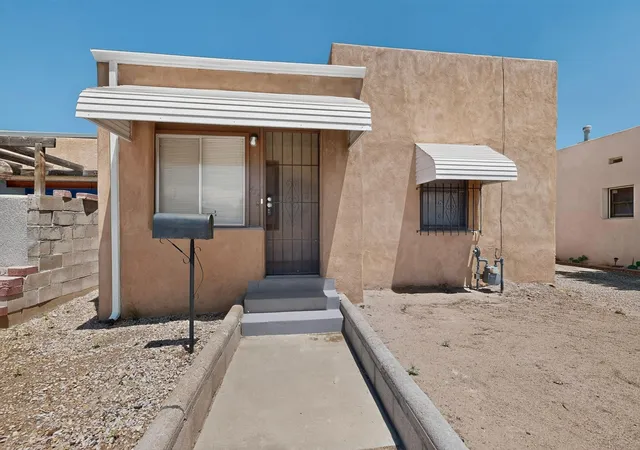 Photo 3 of Sale Pending at 414 8th Street NW, Albuquerque, NM 87102 | MLS# 1106096 | Listing updated on 2026-08-20