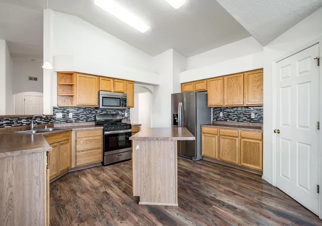 Photo 4 of Single family home for sale at 5825 Chaco Loop NE, Rio Rancho, NM 87144 | MLS# 1106102 | Listing updated on 2026-08-27