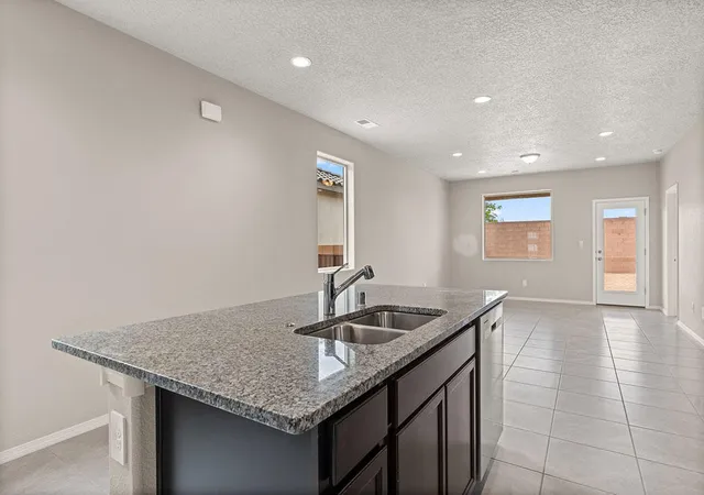 4th image of 6 Seguro Ct, Los Lunas, NM 87031 | MLS# 1106121