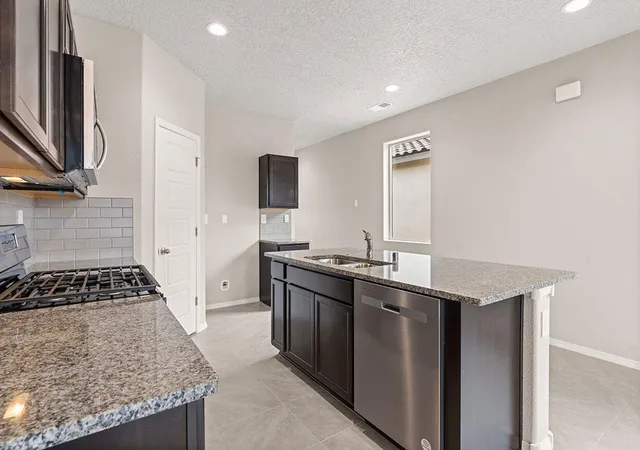5th image of 6 Seguro Ct, Los Lunas, NM 87031 | MLS# 1106121
