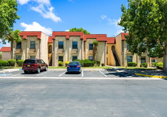 2nd image of 827 Country Club Dr Se #APT 2B, Rio Rancho, NM 87124 | MLS# 1106140