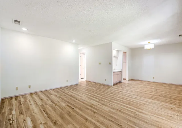 5th image of 827 Country Club Dr Se #APT 2B, Rio Rancho, NM 87124 | MLS# 1106140
