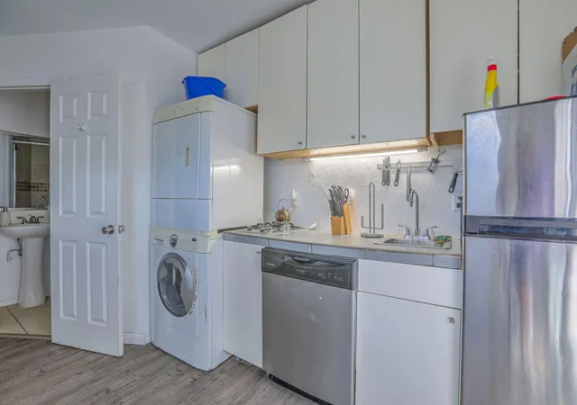 Photo 4 of Sale Pending at 905 Coal Ave SW, Albuquerque, NM 87102 | MLS# 1106191 | Listing updated on 2026-09-27