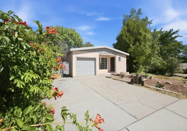 Homes for sale in Los Lunas, NM | 251 Luna Ave Ne, Los Lunas, NM 87031 | MLS# 1106272