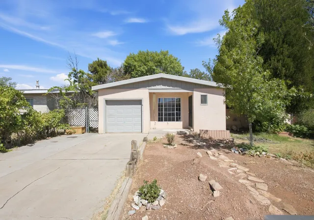 Homes for sale in Los Lunas, NM | 251 Luna Ave Ne, Los Lunas, NM 87031 | MLS# 1106272