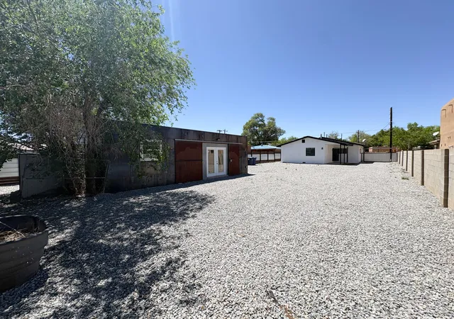 Photo 3 of Single family home for sale at 2800 Duranes Rd NW, Albuquerque, NM 87104 | MLS# 1106297 | Listing updated on 2026-08-26