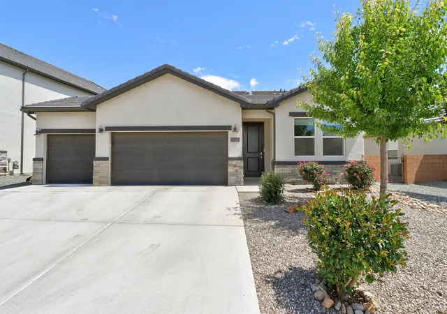Photo 2 of Single family home for sale at 7713 Majesty Ct Nw, Albuquerque, NM 87107 | MLS# 1106313 | Listing updated on 2026-08-19