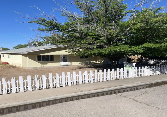 Homes for sale in Los Lunas, NM | 1129 Pine Ct Se, Los Lunas, NM 87031 | MLS# 1106247