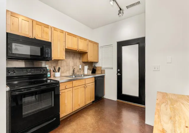 Photo 4 of Sale Pending at 1101 Doctor Martin Luther King NE Ave #9, Albuquerque, NM 87106 | MLS# 1106345 | Listing updated on 2026-08-10