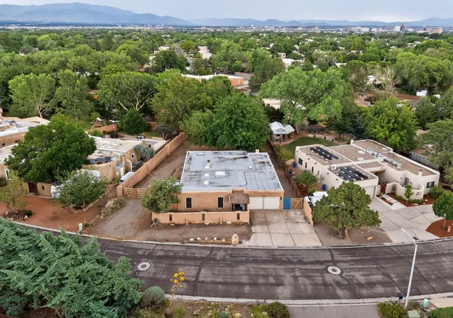 Photo 3 of Sale Pending at 3300 La Mancha Dr Nw, Albuquerque, NM 87104 | MLS# 1106394 | Listing updated on 2026-09-01