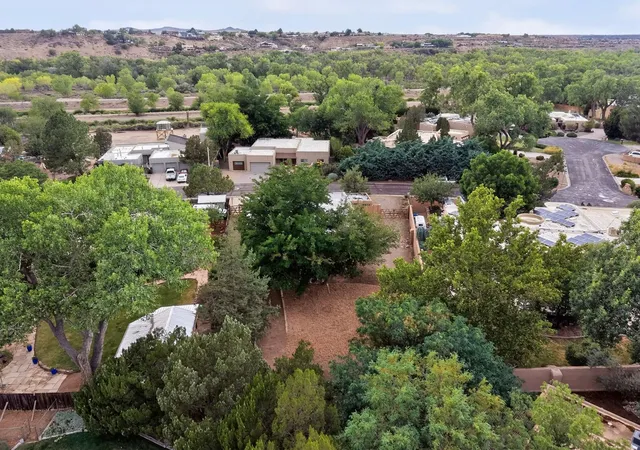 Photo 4 of Sale Pending at 3300 La Mancha Dr NW, Albuquerque, NM 87104 | MLS# 1106394 | Listing updated on 2026-09-01