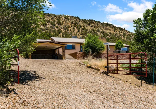Homes for sale in Tijeras, NM | 111 Rincon Loop Rd, Tijeras, NM 87059 | MLS# 1106522