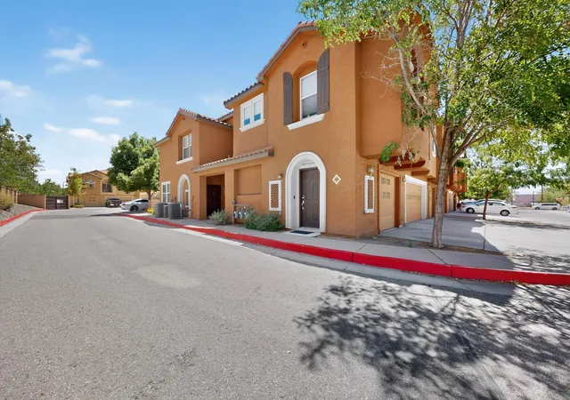 Homes for sale in Albuquerque, NM | 601 Menaul Blvd Ne #3104, Albuquerque, NM 87107 | MLS# 1106590