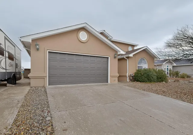 Homes for sale in Los Lunas, NM | 1034 Wagon Trail St Sw, Los Lunas, NM 87031 | MLS# 1106594