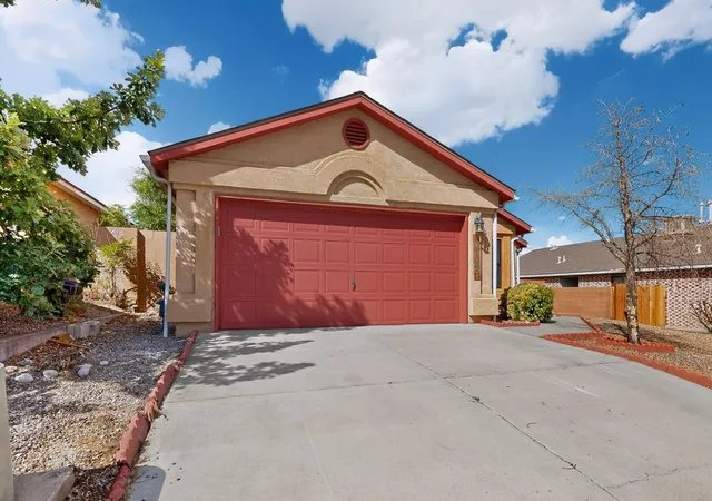 Photo 2 of Sale Pending at 10709 Connemara Dr SW, Albuquerque, NM 87121 | MLS# 1106637 | Listing updated on 2026-08-01