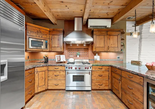 Photo 2 of Single family home for sale at 4068 Dietz Farm Cir NW, Los Ranchos, NM 87107 | MLS# 1106706 | Listing updated on 2026-08-20