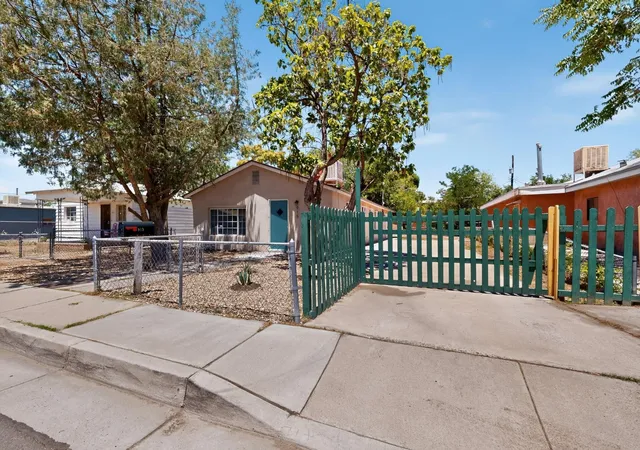 Photo 1 of Single family home for sale at 915 Pacific Ave Sw, Albuquerque, NM 87102 | MLS# 1106732 | Listing updated on 2026-09-01
