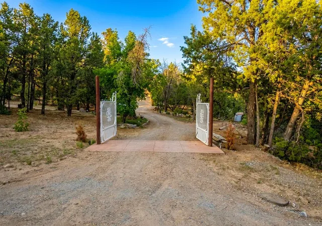 Photo 4 of Single family home for sale at 58 Mcginnis Rd, Tijeras, NM 87059 | MLS# 1106777 | Listing updated on 2026-08-18