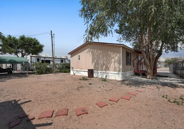 Photo 3 of Manufactured home for sale at 4203 Axtell St Se, Albuquerque, NM 87105 | MLS# 1106821 | Listing updated on 2026-08-18