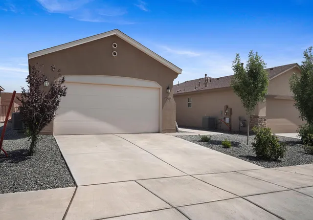 Photo 3 of Sale Pending at 2877 Cambridge Ave NE, Rio Rancho, NM 87144 | MLS# 1106897 | Listing updated on 2026-08-18