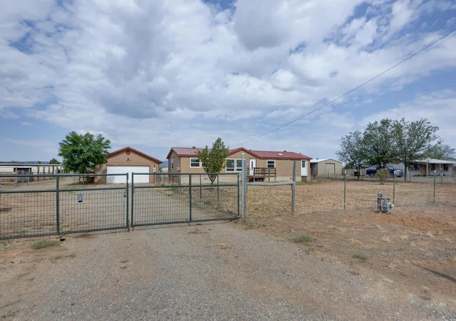 Photo 4 of Sale Pending at 7 Amparan Ln, Edgewood, NM 87015 | MLS# 1106975 | Listing updated on 2026-08-05