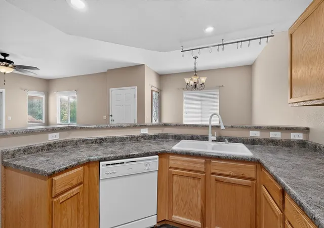 3rd image of 6800 Vista Del Norte Dr Ne # 21, Albuquerque, NM 87113 | MLS# 1107052