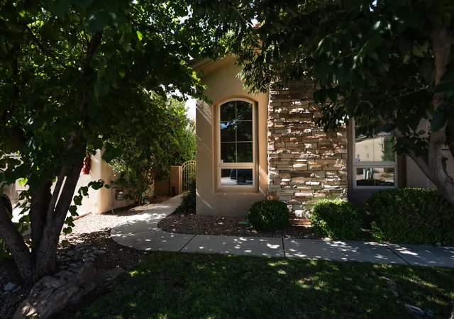 Photo 3 of Single family home for sale at 1316 Valle Ln Nw, Albuquerque, NM 87107 | MLS# 1107068 | Listing updated on 2026-07-29