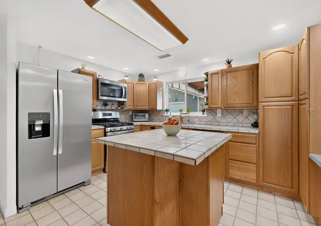 Photo 3 of Sale Pending at 1721 Martha St Ne, Albuquerque, NM 87112 | MLS# 1107085 | Listing updated on 2026-08-16