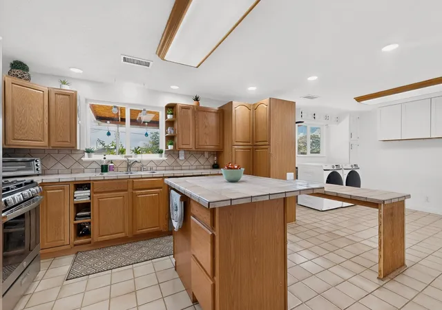 Photo 3 of Sale Pending at 1721 Martha St NE, Albuquerque, NM 87112 | MLS# 1107085 | Listing updated on 2026-08-16