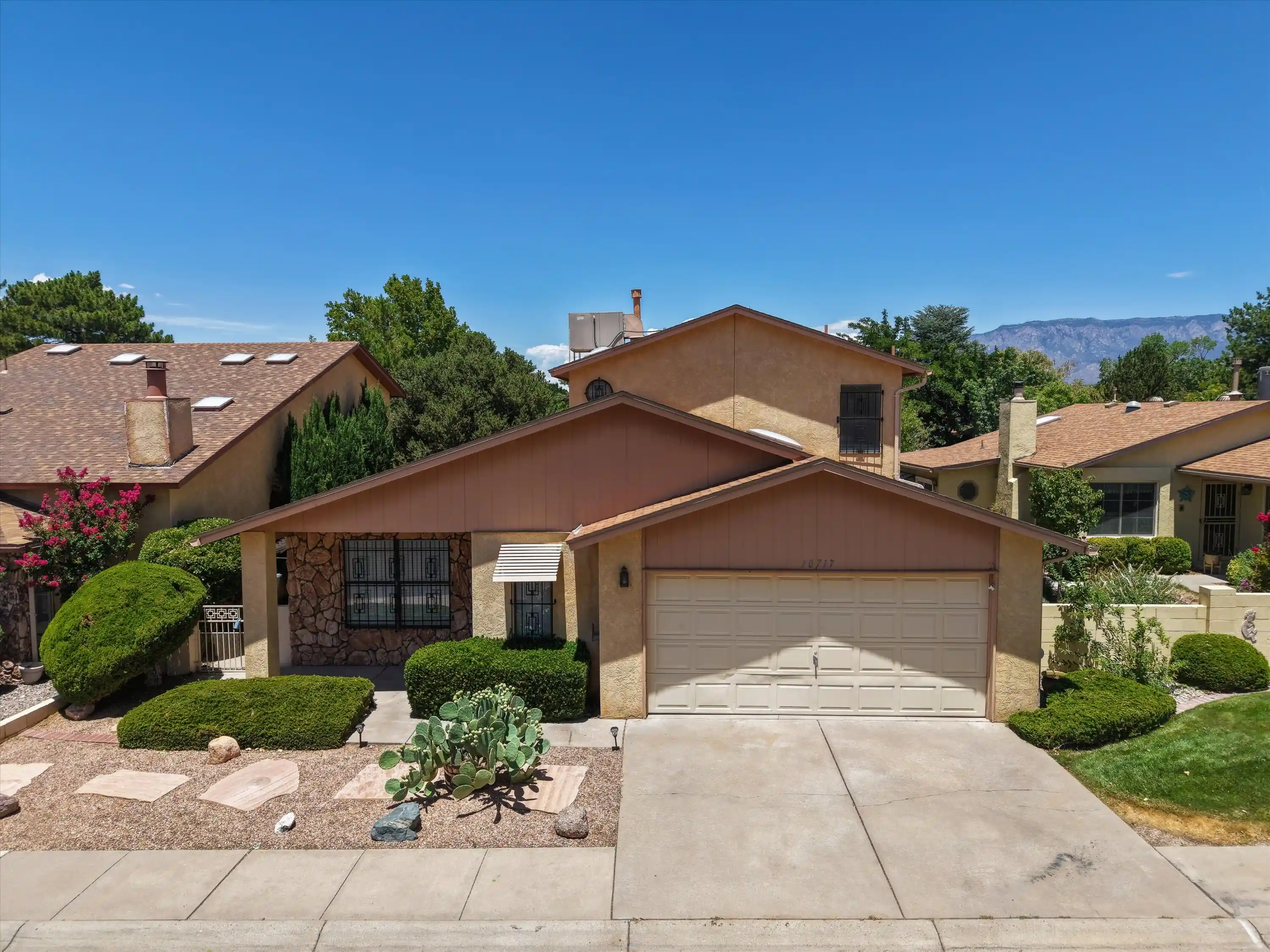 Photo 1 of Sale Pending at 10717 Towne Park Dr Ne, Albuquerque, NM 87123 | MLS# 1107099 | Listing updated on 2026-10-24