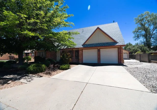 Photo 2 of Single family home for sale at 1408 Hiawatha Dr Ne, Albuquerque, NM 87112 | MLS# 1107187 | Listing updated on 2026-08-28