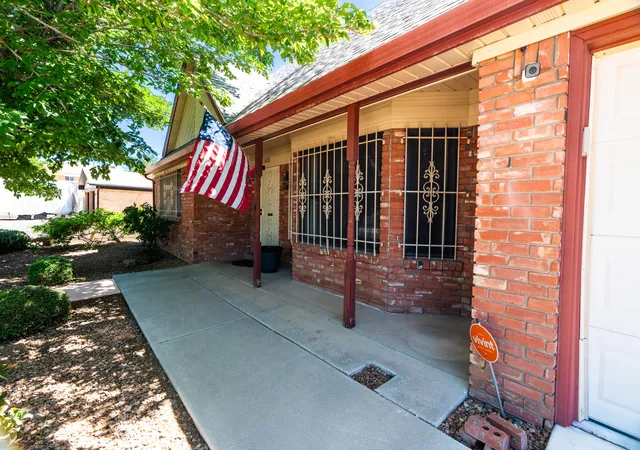 Photo 4 of Single family home for sale at 1408 Hiawatha Dr NE, Albuquerque, NM 87112 | MLS# 1107187 | Listing updated on 2026-08-28