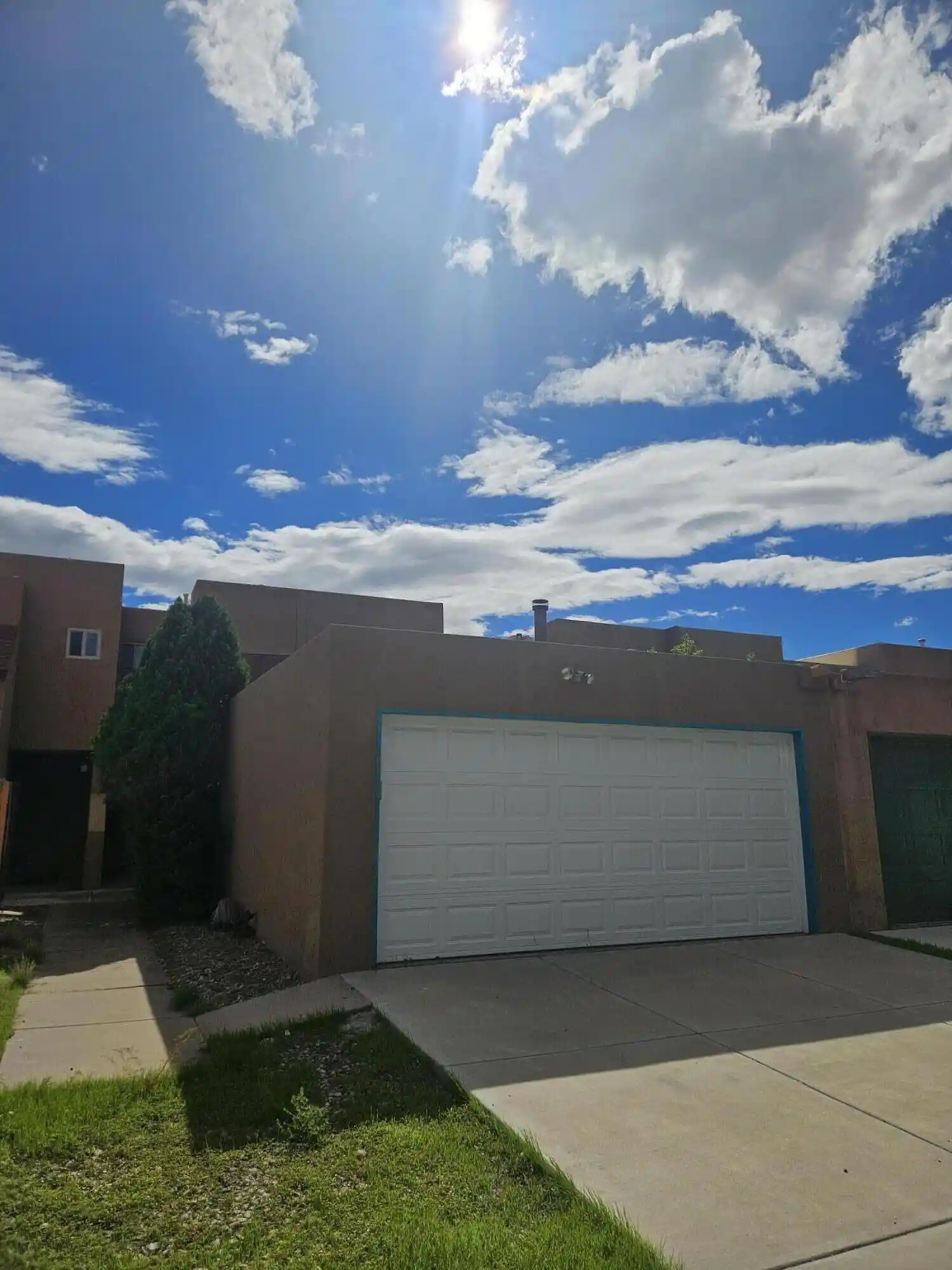 Townhouse for sale at 516 Sanchez Rd NW, Albuquerque, NM 87107 | MLS# 1107336