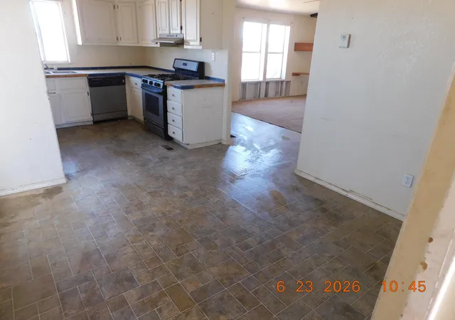 Photo 3 of Manufactured home for sale at 673 Meadowlake Rd, Los Lunas, NM 87031 | MLS# 1107349 | Listing updated on 2026-08-06