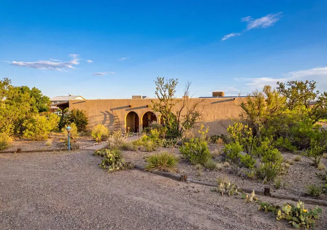Photo 3 of Single family home for sale at 14 San Fernando Ave, Los Lunas, NM 87031 | MLS# 1107249 | Listing updated on 2026-08-17