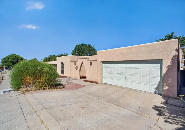 Photo 3 of Single family home for sale at 1129 Monte Largo Dr Ne, Albuquerque, NM 87123 | MLS# 1107357 | Listing updated on 2026-08-09