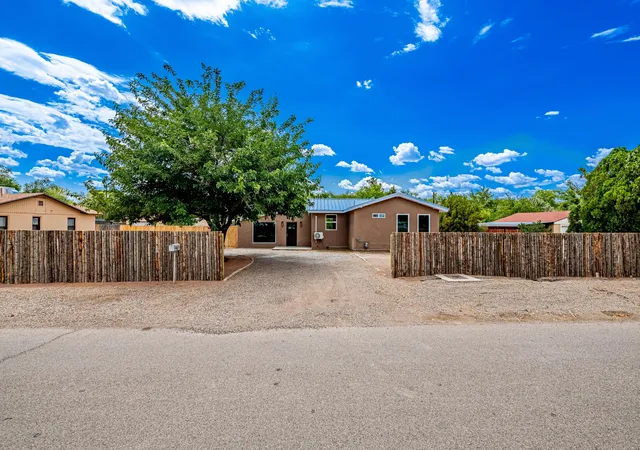 Photo 1 of Single family home for sale at 6667 Elwood Dr Nw, Los Ranchos, NM 87107 | MLS# 1107364 | Listing updated on 2026-09-01