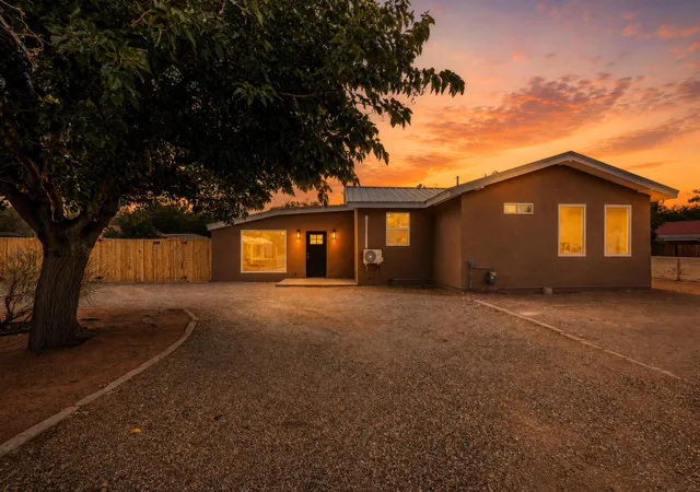 Photo 3 of Single family home for sale at 6667 Elwood Dr NW, Los Ranchos, NM 87107 | MLS# 1107364 | Listing updated on 2026-09-01
