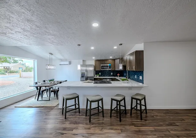 Photo 4 of Single family home for sale at 6667 Elwood Dr NW, Los Ranchos, NM 87107 | MLS# 1107364 | Listing updated on 2026-09-01