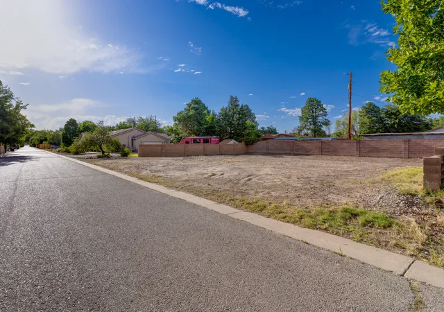Photo 3 of Sale Pending at 803 Los Poblanos Ranch Rd Nw, Albuquerque, NM 87107 | MLS# 1107385 | Listing updated on 2026-08-24