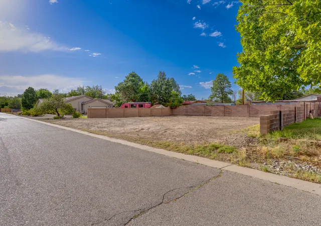 Photo 5 of Sale Pending at 803 Los Poblanos Ranch Rd Nw, Albuquerque, NM 87107 | MLS# 1107385 | Listing updated on 2026-08-24