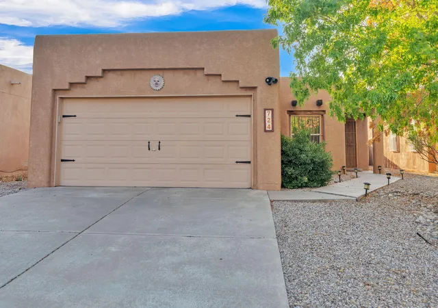 Homes for sale in Albuquerque, NM | 724 Nicklaus Dr Sw, Albuquerque, NM 87121 | MLS# 1107435