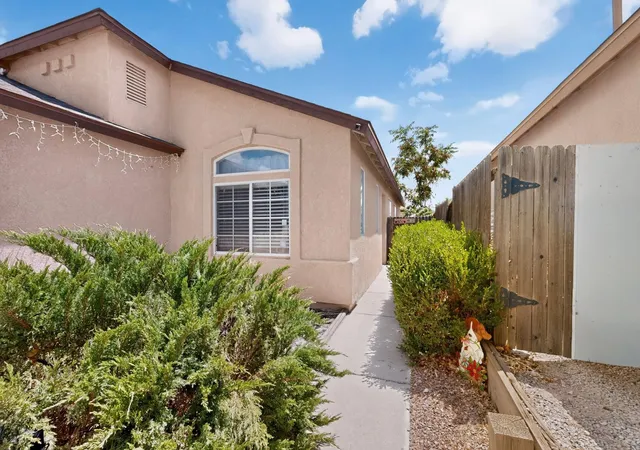 Photo 3 of Sale Pending at 10012 Rawhide Ave Sw, Albuquerque, NM 87121 | MLS# 1107437 | Listing updated on 2026-08-22