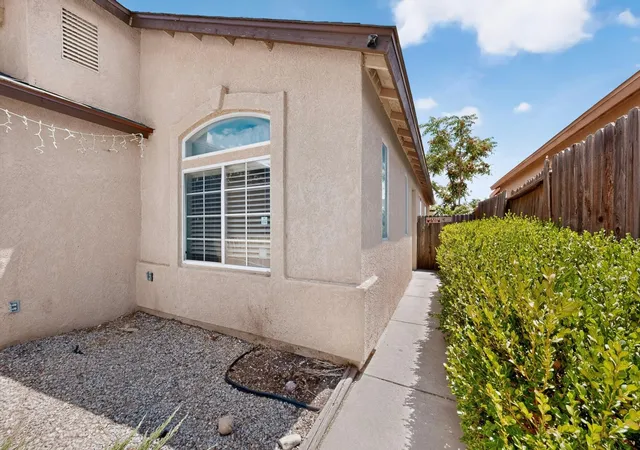 Photo 3 of Sale Pending at 10012 Rawhide Ave SW, Albuquerque, NM 87121 | MLS# 1107437 | Listing updated on 2026-08-22